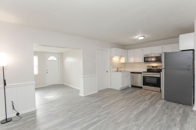 Photo - Bright, Updated & Prime Location!