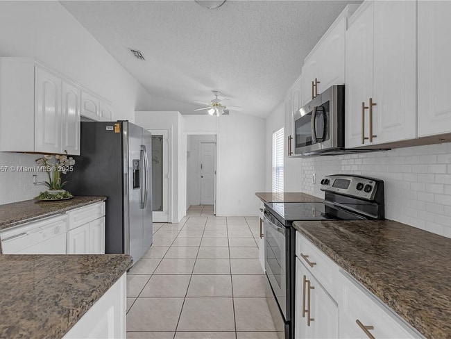 Photo - 4617 Horseshoe Pick Ln