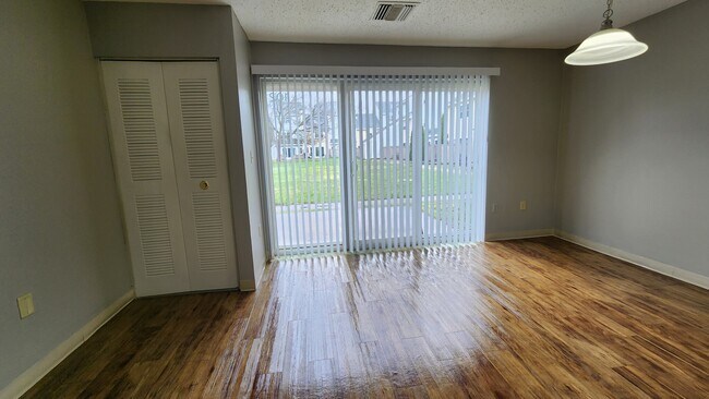 Photo - 102 North Point Dr Unidad 102