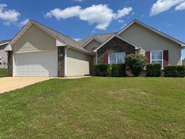 Building Photo - Home in Pioneer Ridge – Pet Friendly & Min...