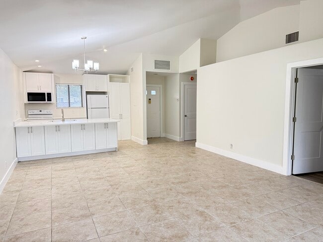 Photo - 707 Club Dr
