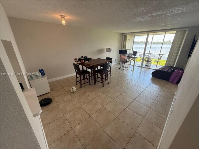 1300 NE 191st St Unit A106