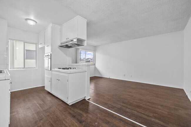 Photo - 3247-55 Santa Ana St