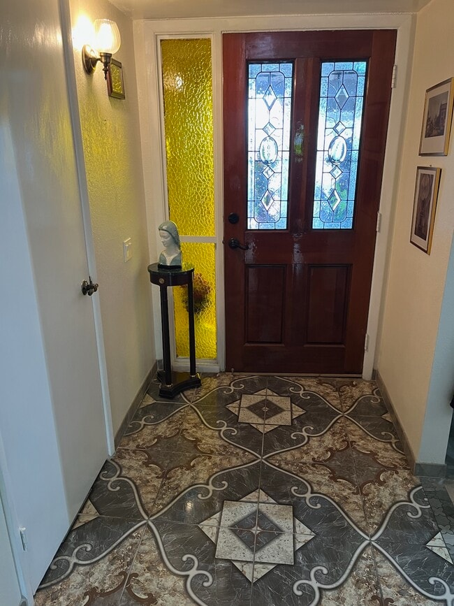 entrance - 53 W Calle del Lago