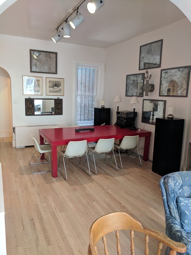 Photo - 1837 R St NW