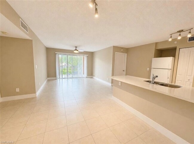 Building Photo - 1205 Wildwood Lakes Blvd