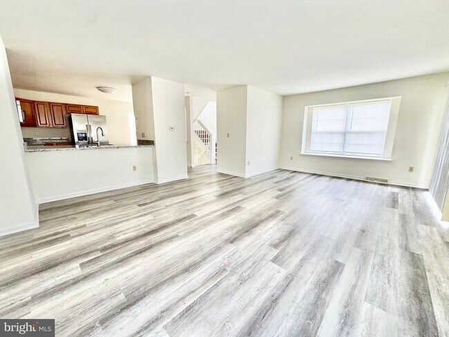 Photo - 245 Charring Cross Dr