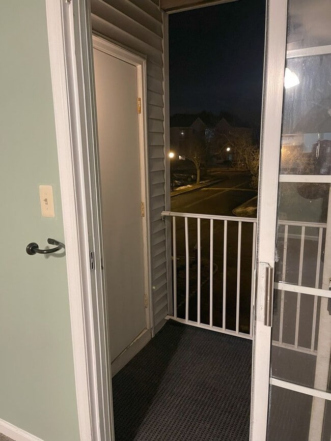 Building Photo - 420 Stratford Pl