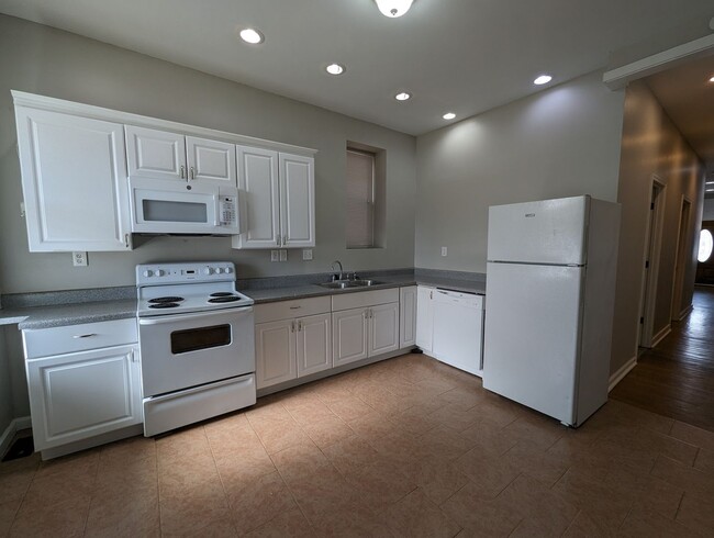 Building Photo - 3518 Juniata St Unit 1F