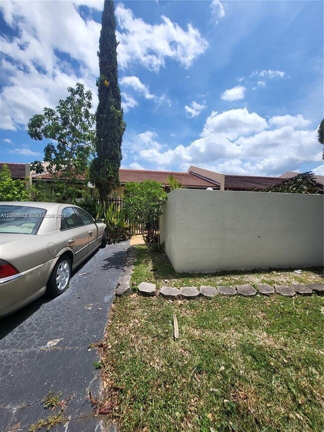 Building Photo - 5834 SW 144th Cir Pl Unit 1