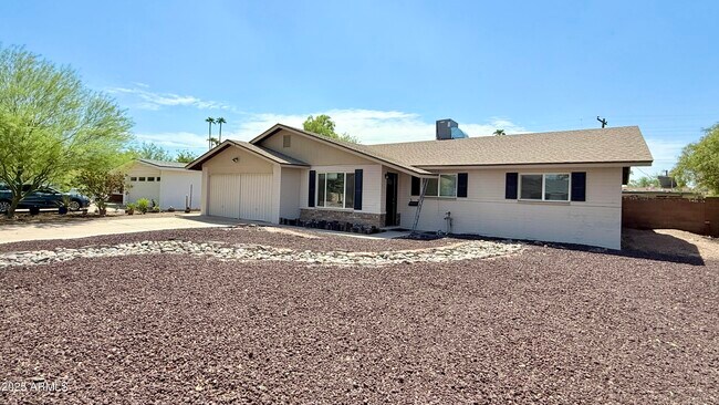 Photo - 537 E Laguna Dr