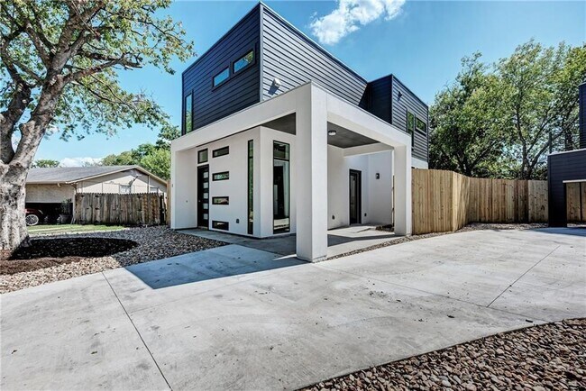 Photo - 6111 Begonia Cir Unit 1