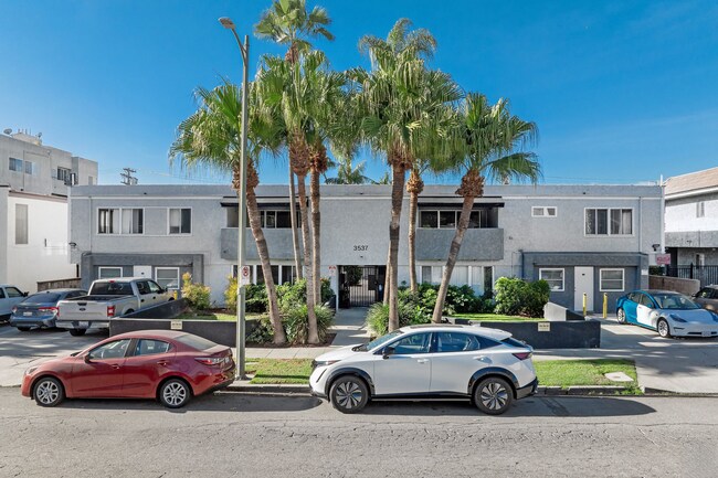 Photo - 3537 Clarington Ave