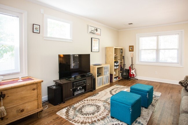 Photo - Cute and Quiet West Side Duplex!