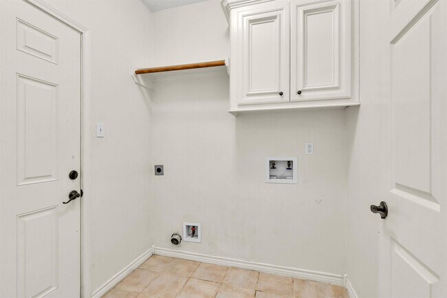 Photo - 147 April Waters Dr W