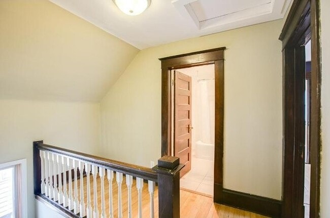 1070 12th Ave SE