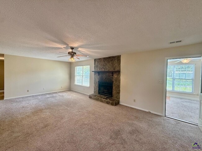 Photo - 104 Water Dr