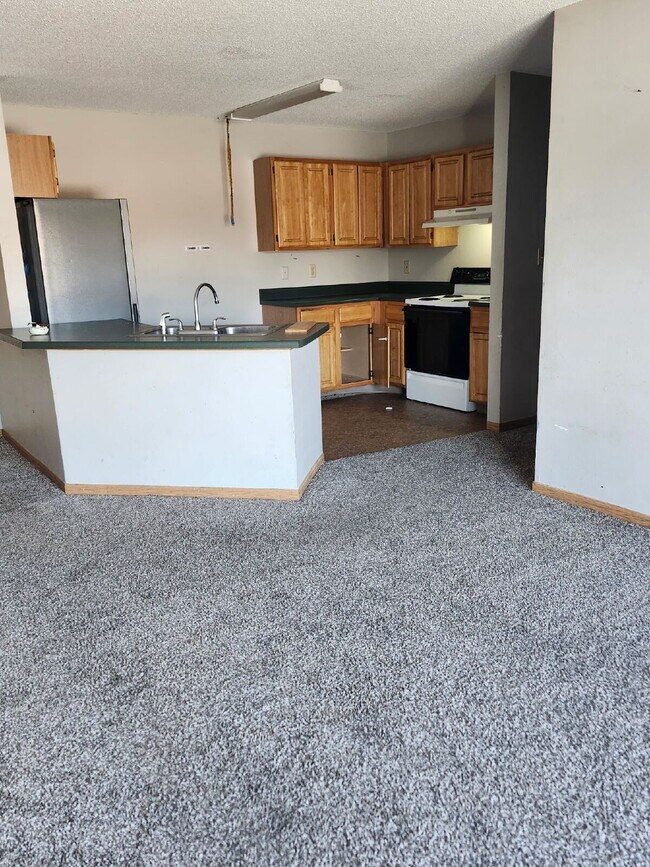 Building Photo - 3&nbsp;Bedroom&nbsp;|2&nbsp;Bathroom&nbsp;Top (2nd&nbsp;Floor) Unit 11