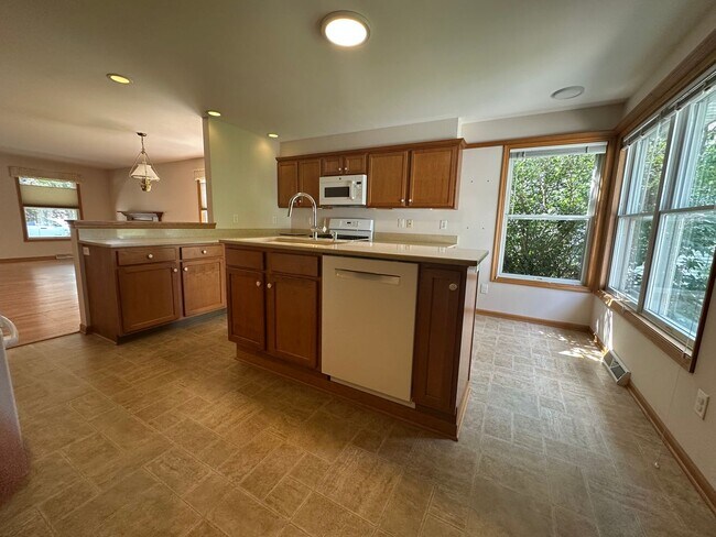 Building Photo - 7006 Parker Hill Dr Rental