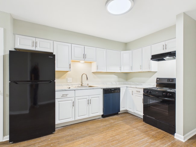 Photo - Oxford Pointe Apartments