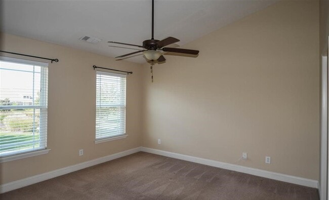 Photo - 412 Promenade Dr SW