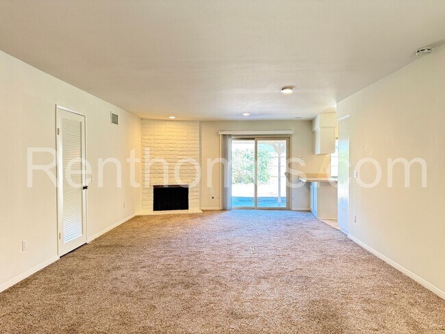 Building Photo - 1426 Kingston Dr
