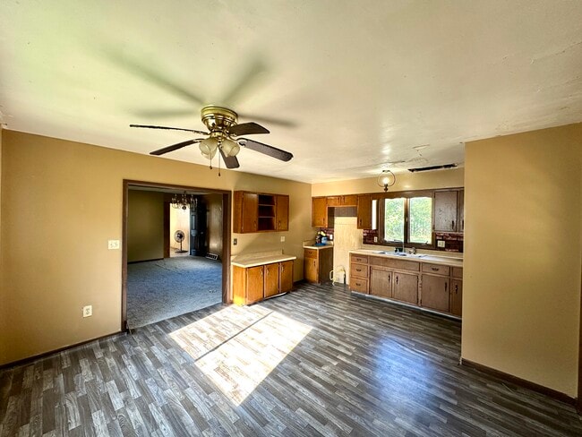 105 W Terrace Ave