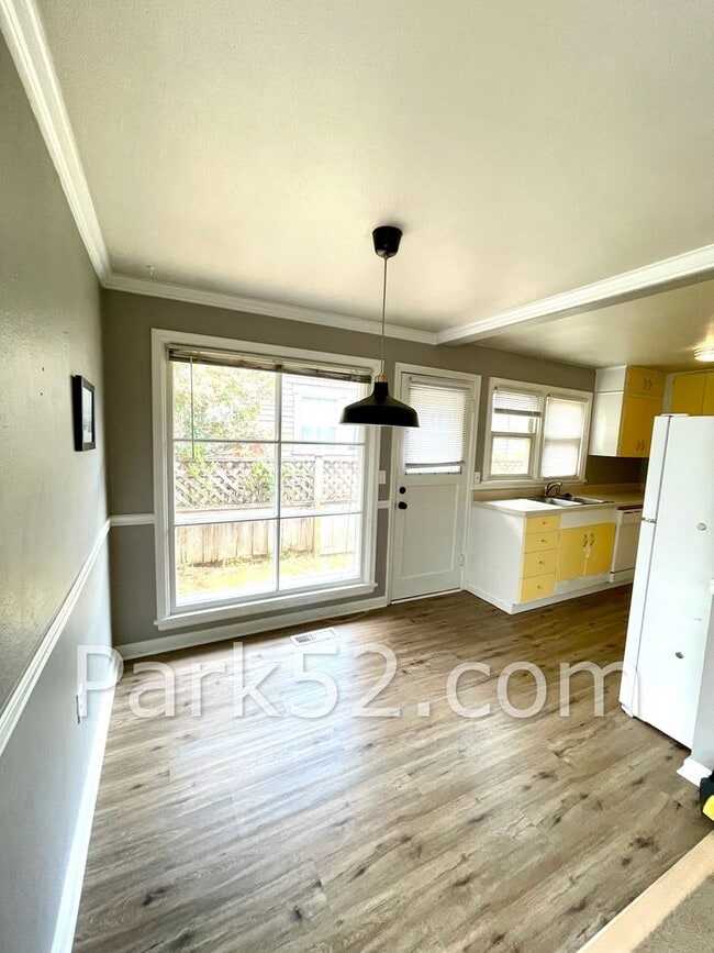 Photo - 3 Bedroom Rambler in North Tacoma With A/C!