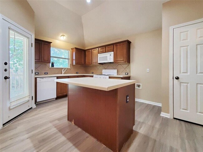 Photo - 491 Goldenrod St