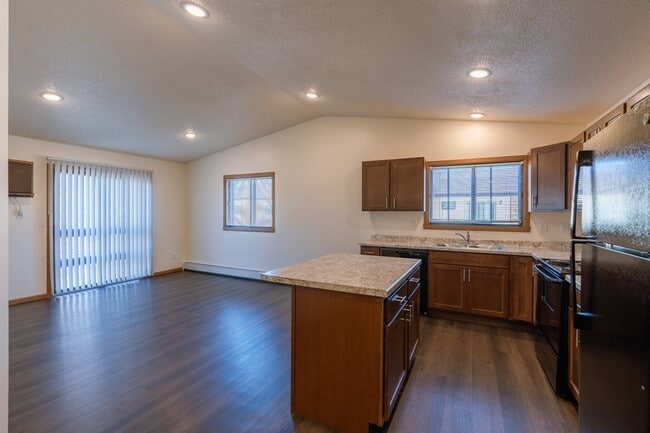 Fargo, ND Westwood Apartments | Kitchen