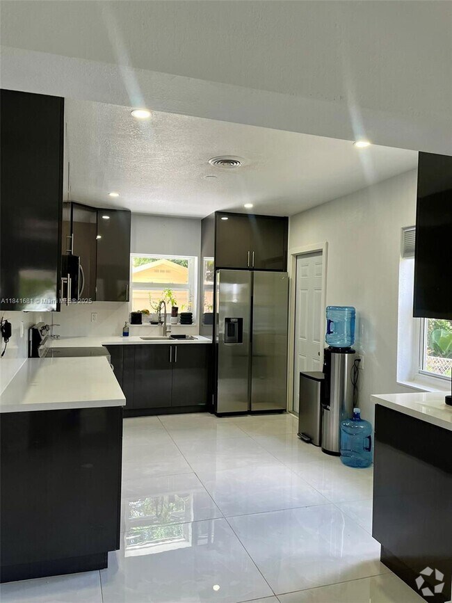 Building Photo - 1172 NE 160th Ter Rental