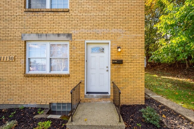 Photo - AVAILABLE FOR AUGUST 7TH!! Don't miss this FANTASTIC 1-bedroom in Penn Hills! Unidad 11130 Frankstown Road - 1st Floor