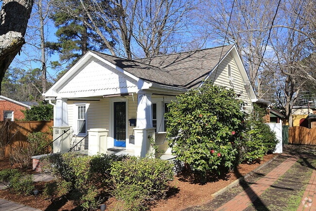 Building Photo - Charming 2-Bedroom Retreat in Prime Cary L... Rental