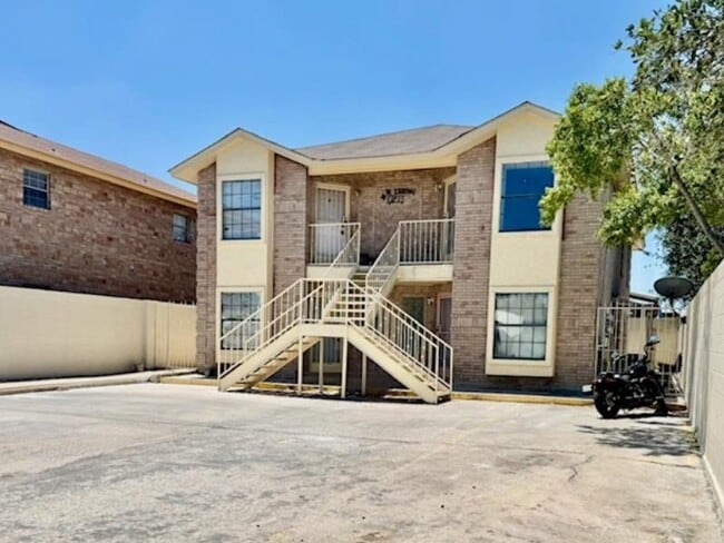 Building Photo - 3319 Mier St Unit 4 Rental