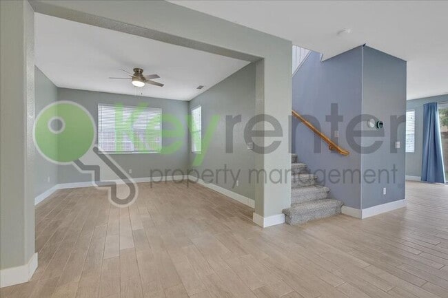 Photo - 461 Anjou Cir