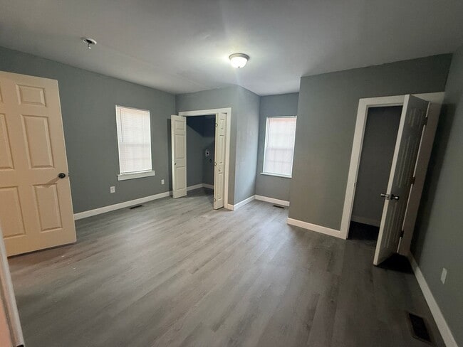 Photo - 709 Denby St SW