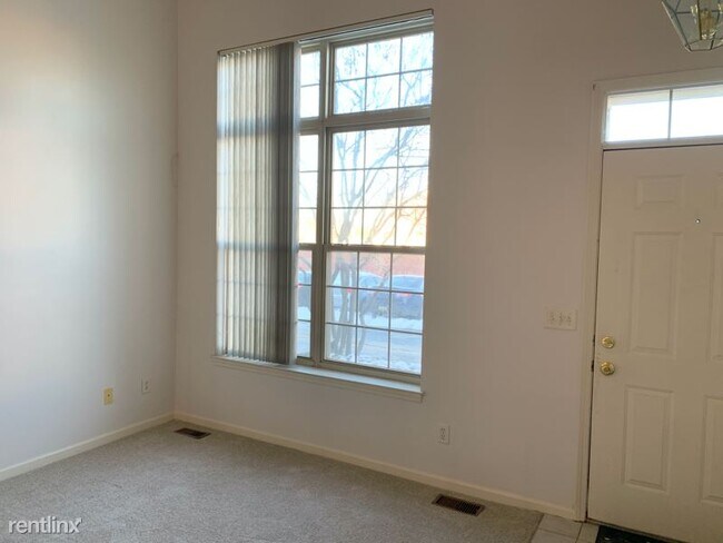 Photo - 2 br, 1.5 bath Condo - 29419 Glen Oaks Blvd E