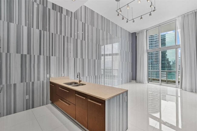 Building Photo - 475 Brickell Ave Unit 2812