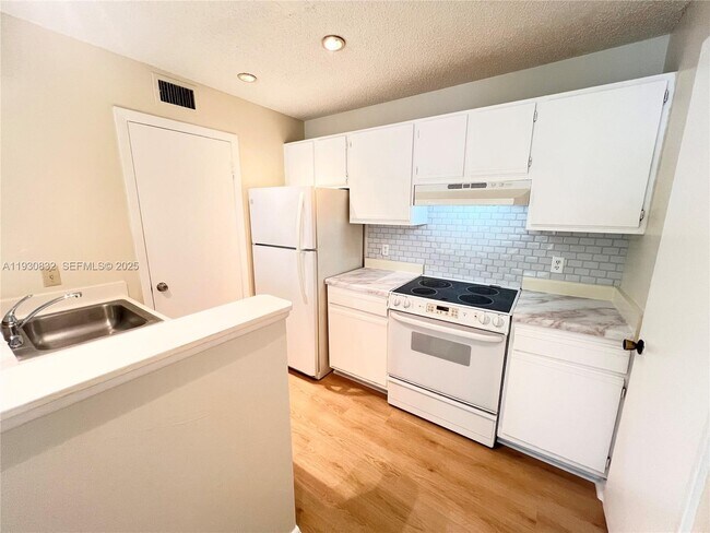 Photo - 4581 W McNab Rd Unidad 22