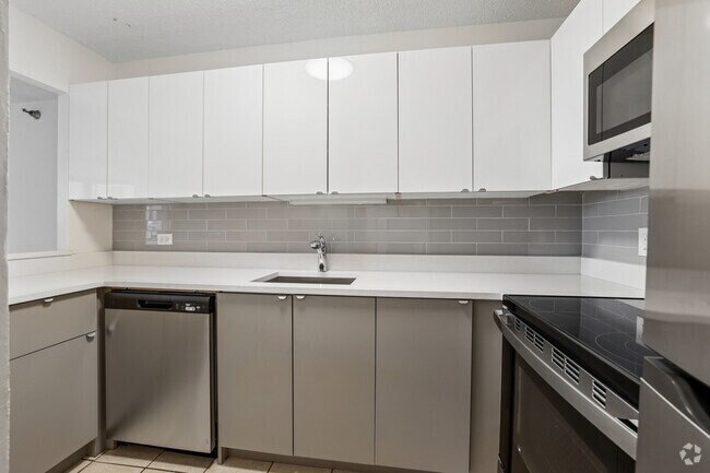 STUD/1BA Kitchen