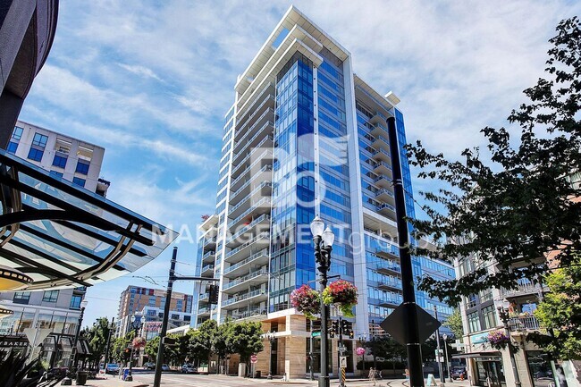 Building Photo - The Metropolitan, Pearl District's only 3b... Rental