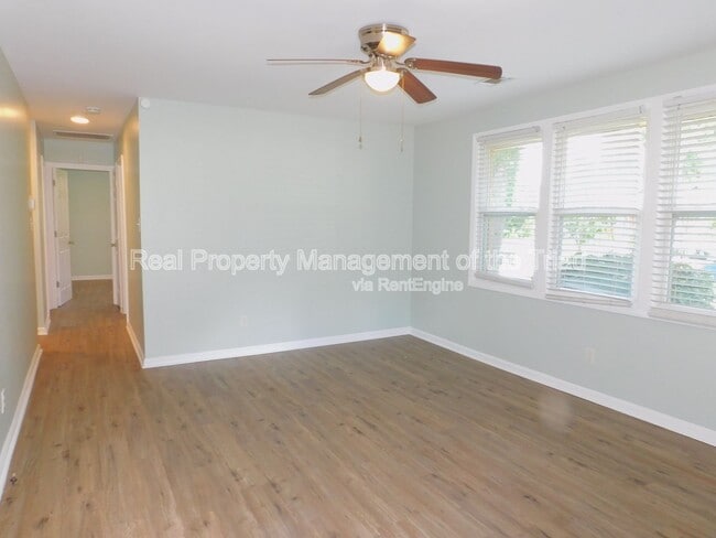 Photo - 3016 Myra St