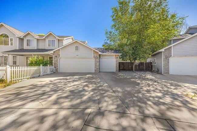 Photo - Irish Walk Subdivision - Gorgeous 4 Bedroom