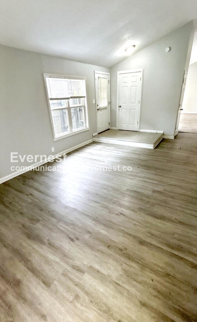 Photo - 1312 Langholm Dr