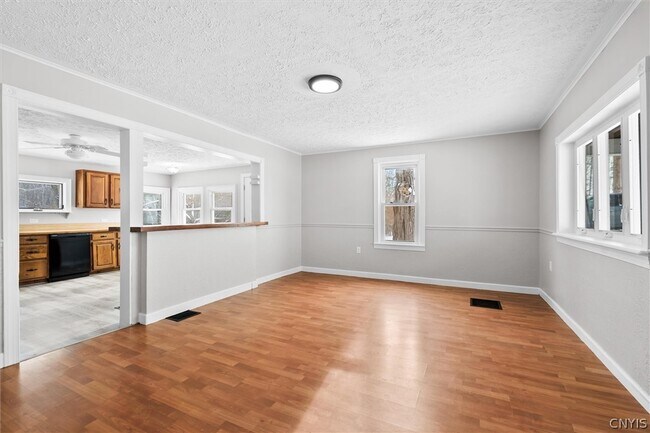 Photo - 6982 Webster Rd