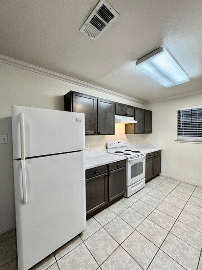 Photo - Lovely 3 bedroom 2 bathroom 2 car garage h...