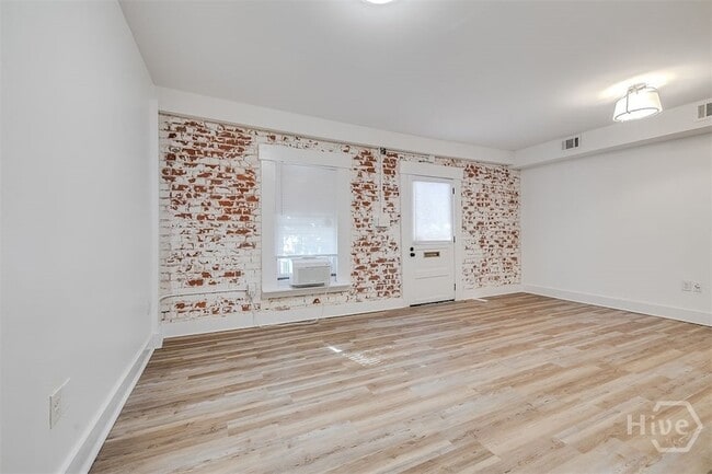 Photo - 512 E Liberty