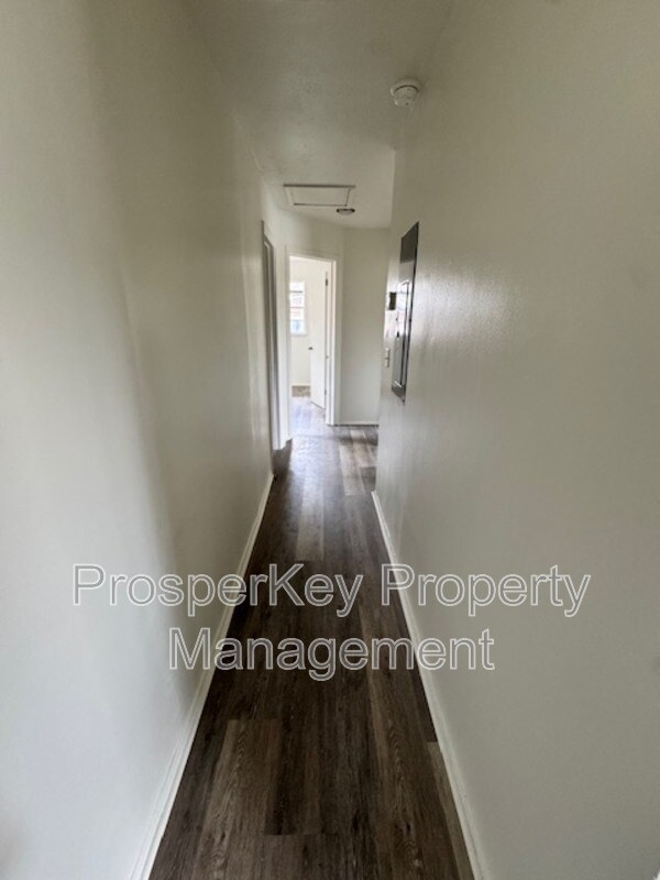 Photo - 4704 Estonia St