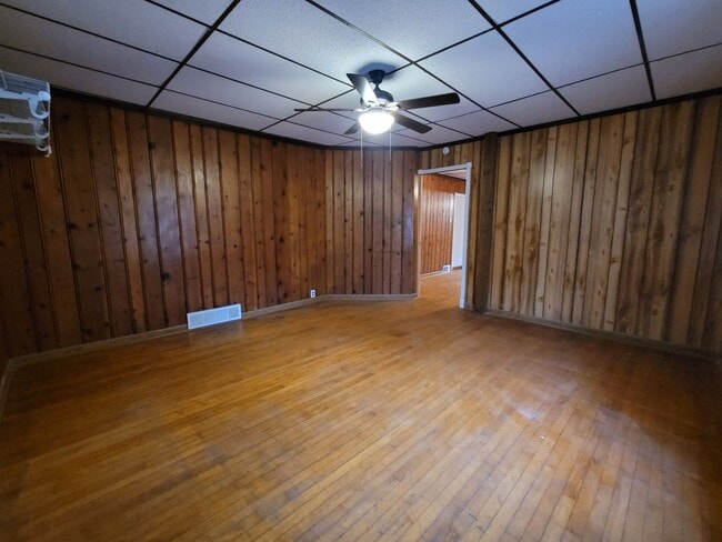 Photo - 555 W Hallam Ave Unit 1