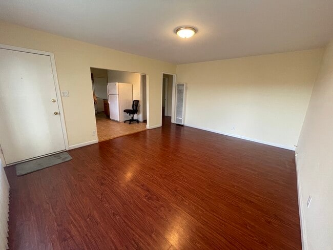 Photo - 1939 Hill Ave